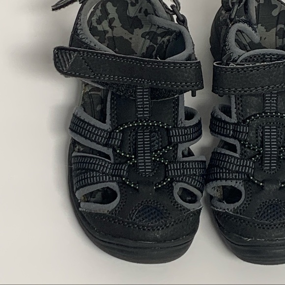 SONOMA | Size Kids Boys 12 | Gallop Black/Gray Flexible Fisherman Sandals - Picture 6 of 9